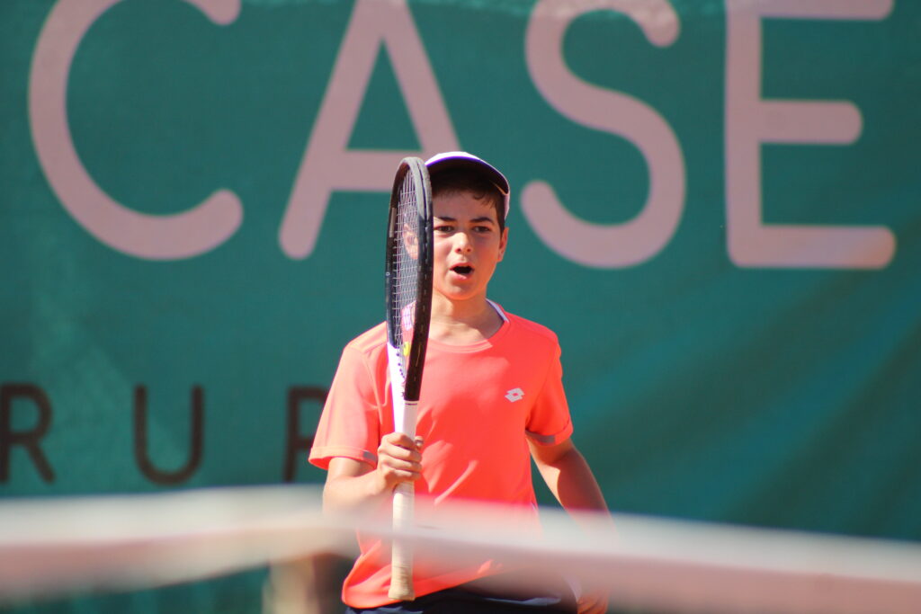 Alexandre Calheiros sagra-se Campeão Regional Sub12 de Lisboa com exibição dominante em Carcavelos Associação de Ténis de Lisboa