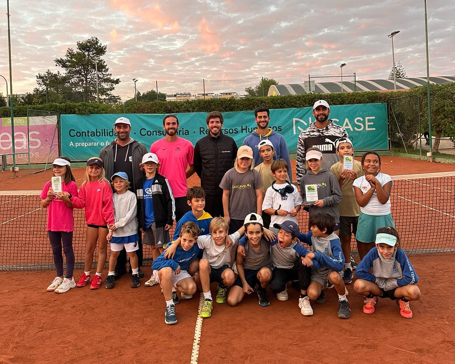 Interclubes Sub-10 Encerramento: 90 jovens atletas celebram o ténis em Carcavelos Associação de Ténis de Lisboa